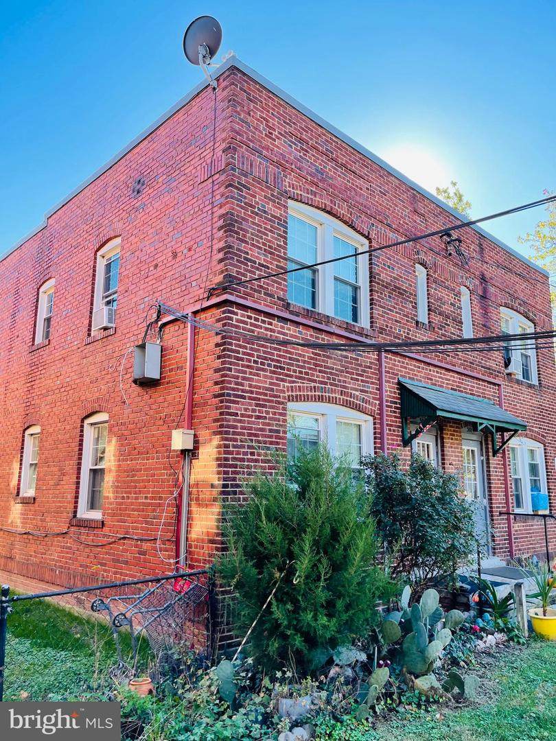 503 45TH Street - Photo 1