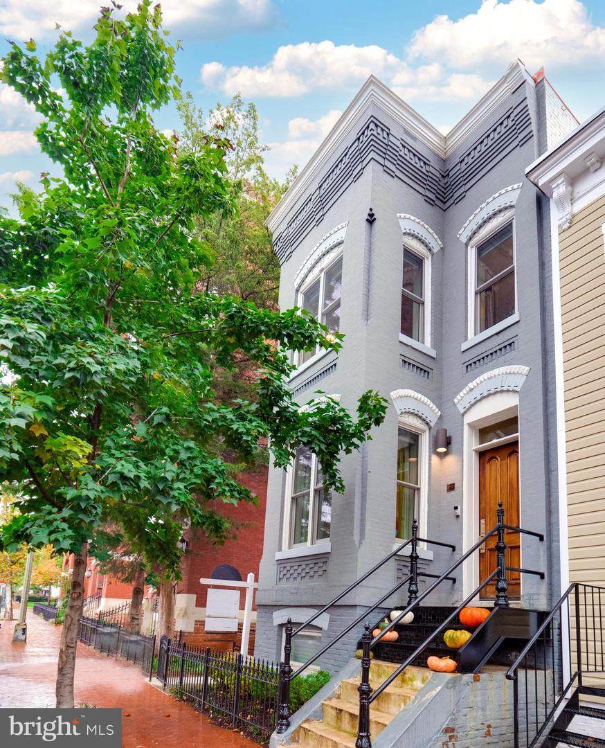 819 D Street - Photo 1