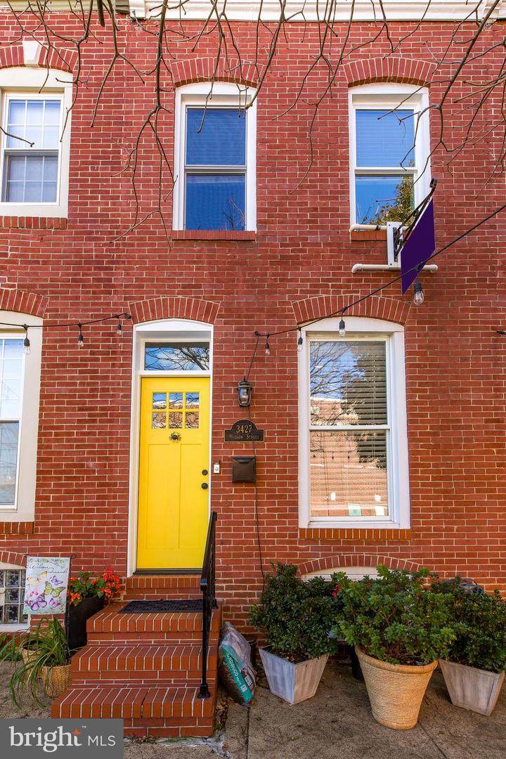 3427 Hudson Street - Photo 1