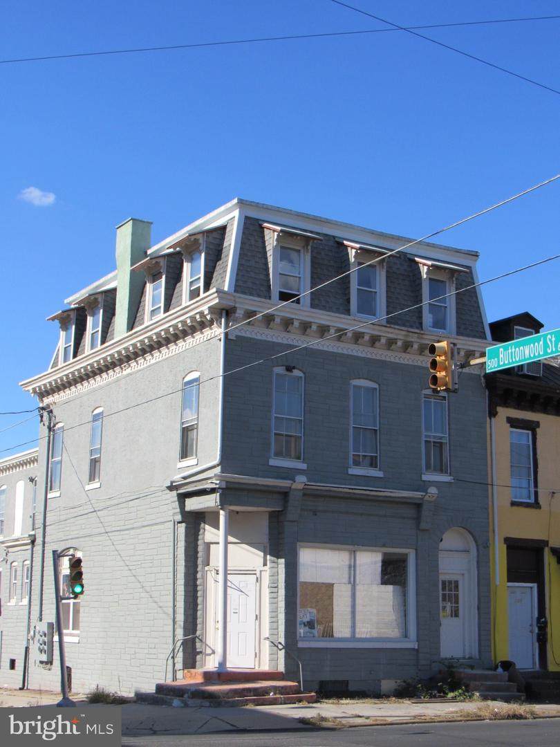 400 6TH Street - Photo 1