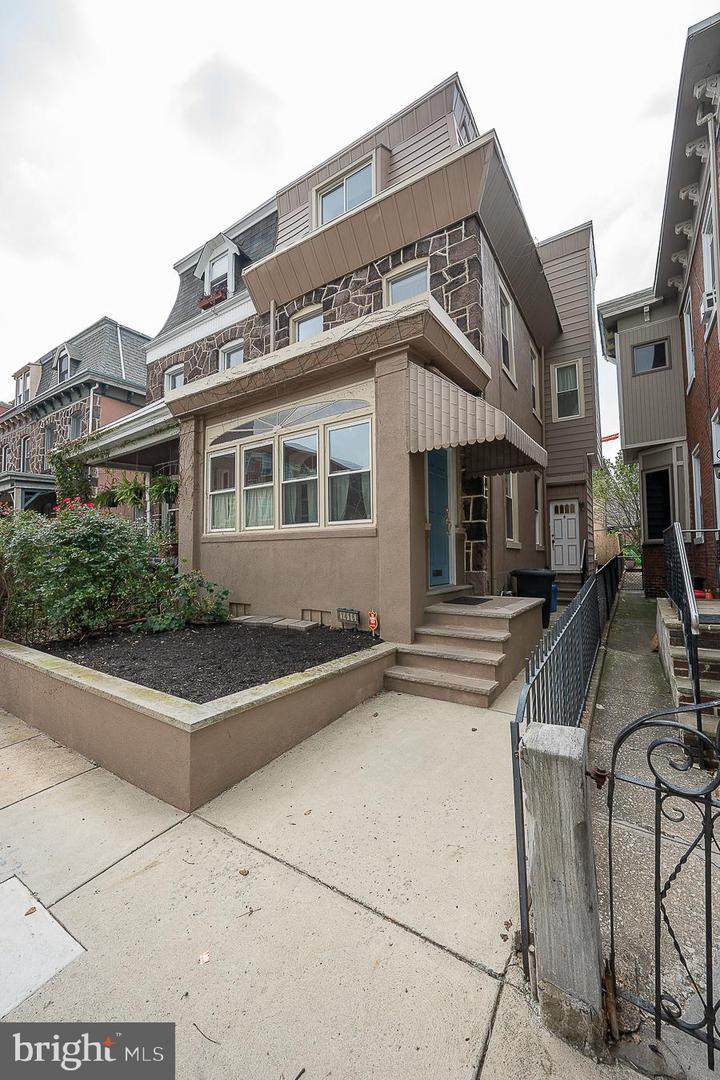 1416 Castle Avenue - Photo 1