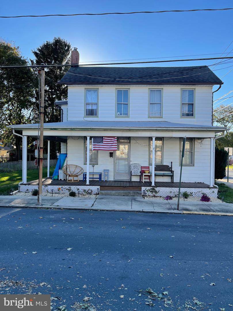 102 Railroad Street - Photo 1