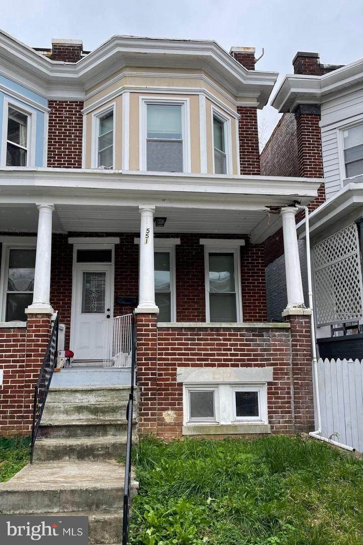 551 38TH Street - Photo 1