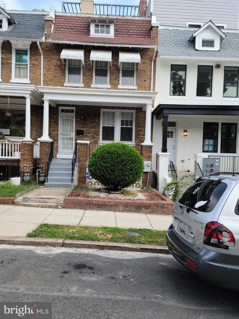 3719 9TH Street - Photo 1