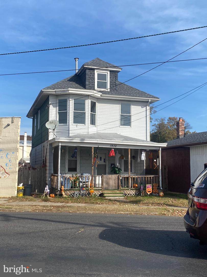 1932 Chambers - Photo 1