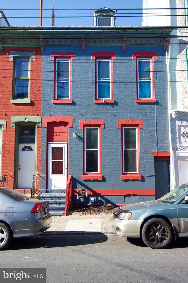 224 10TH Street - Photo 1