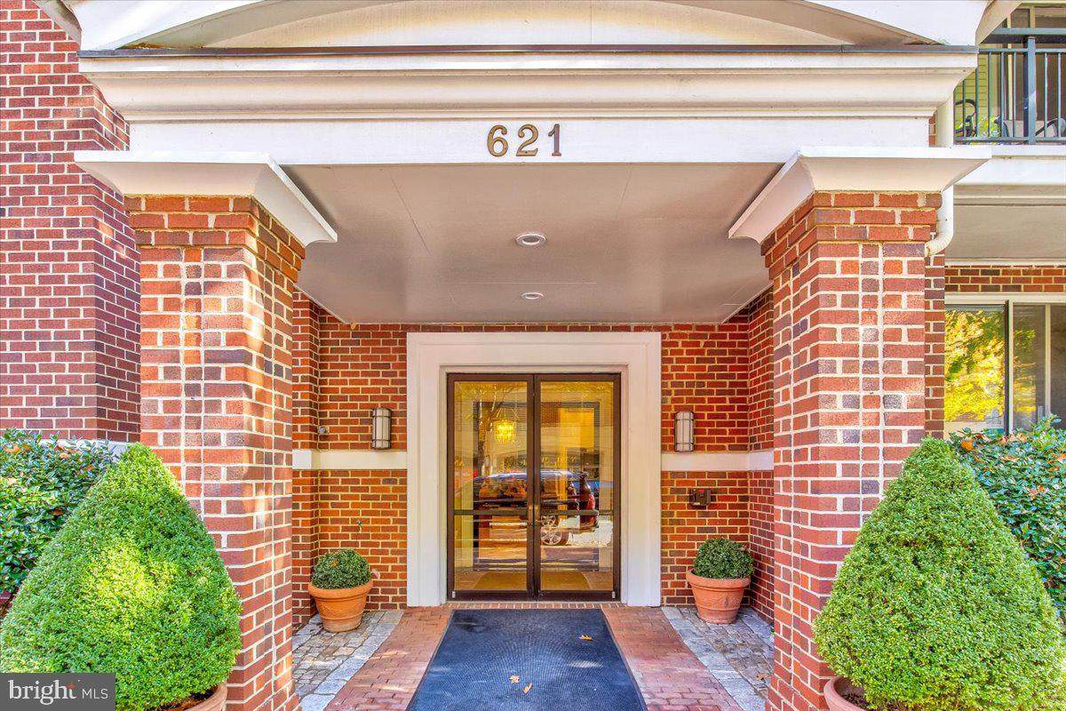 621 Saint Asaph Street - Photo 1