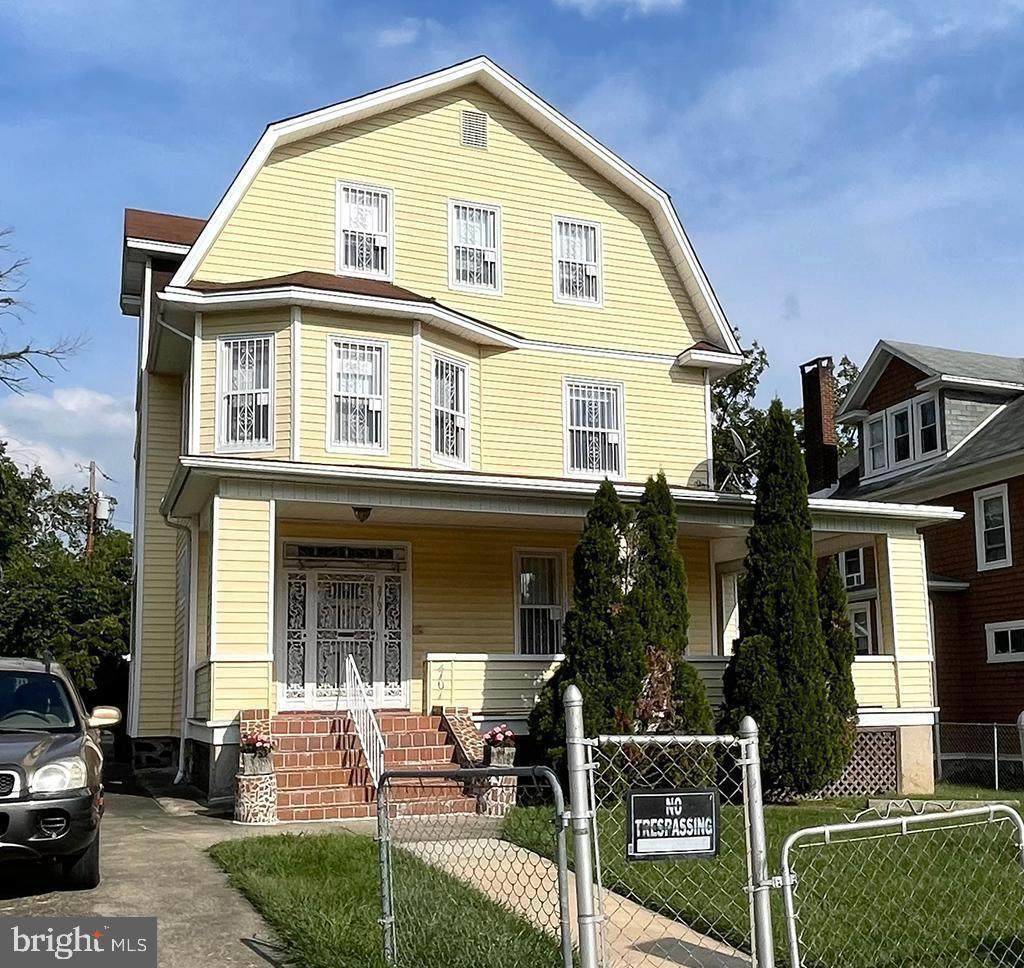 2707 Roslyn Avenue - Photo 1