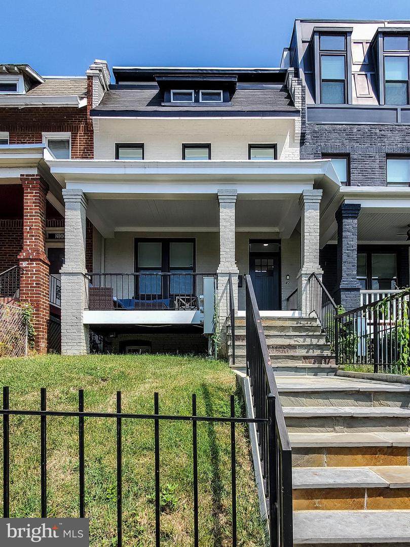 202 Randolph Place - Photo 1