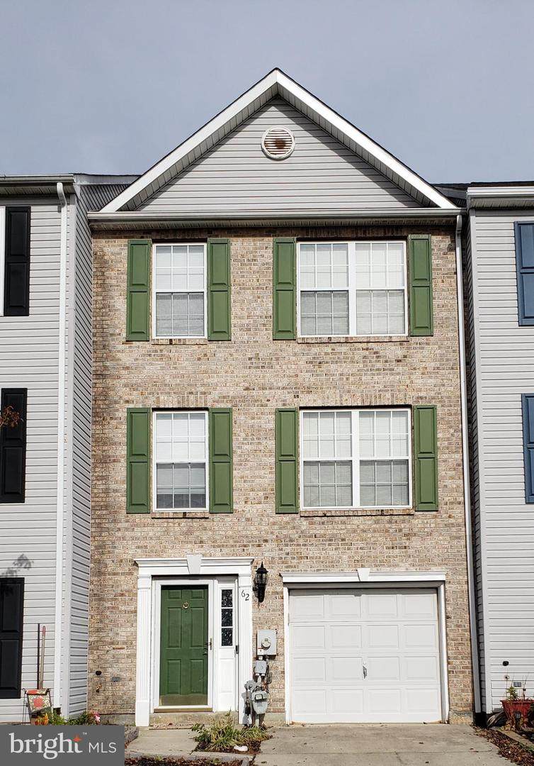 62 Versailles Court - Photo 1