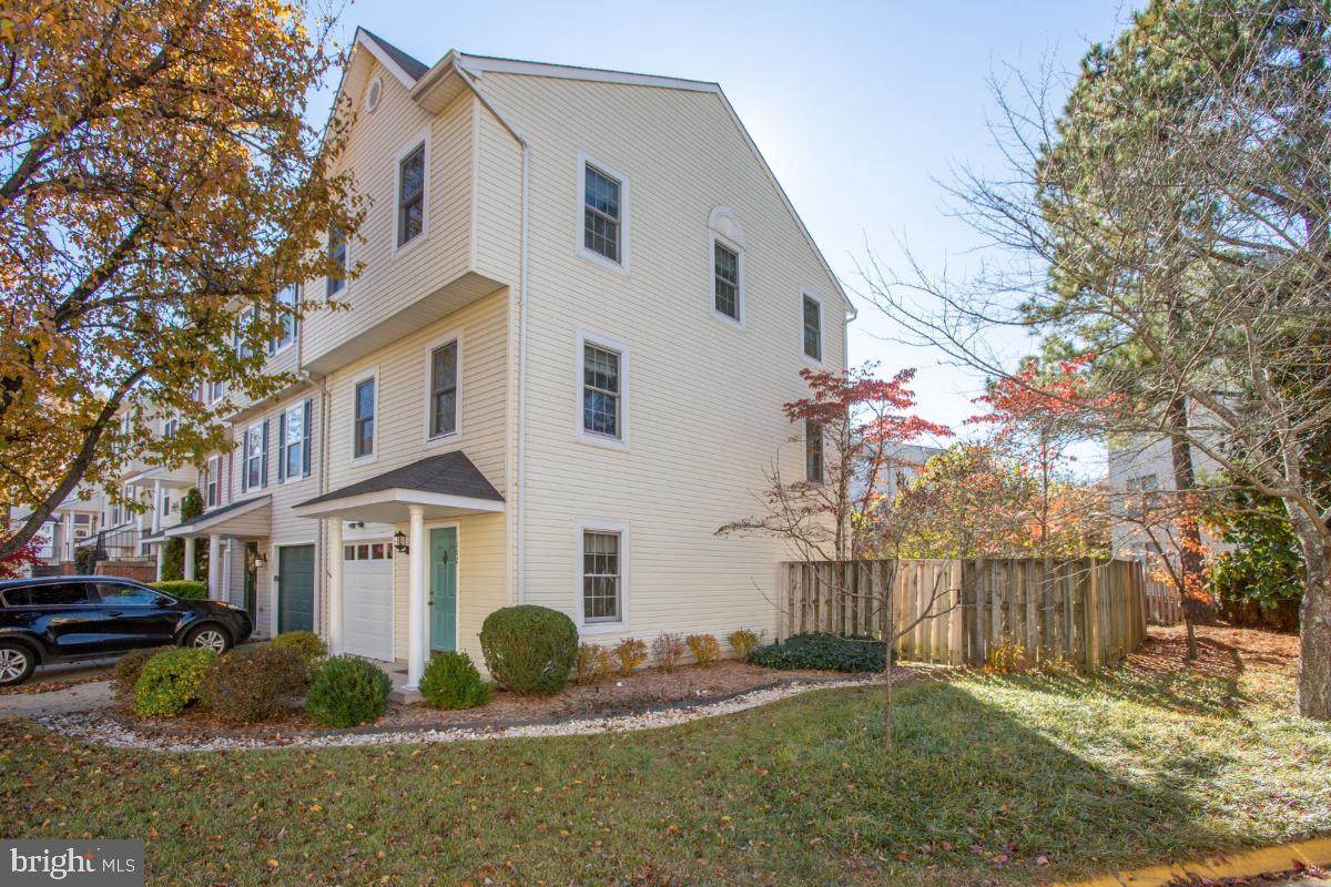 1002 Shaw Court - Photo 1