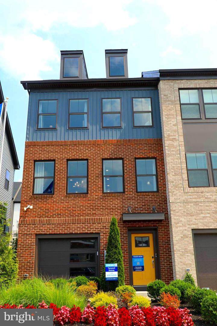 719 Allegheny Ave - Photo 1
