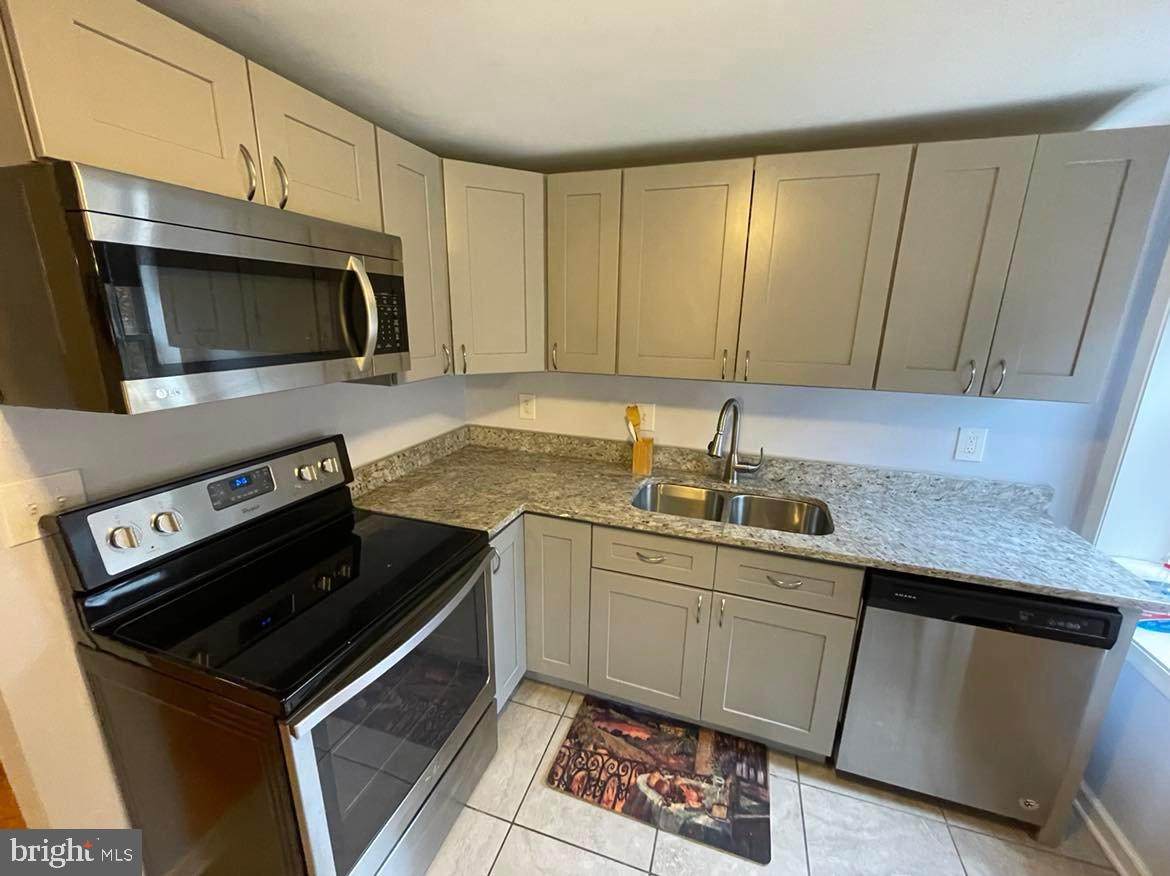 300 Ann Street - Photo 1