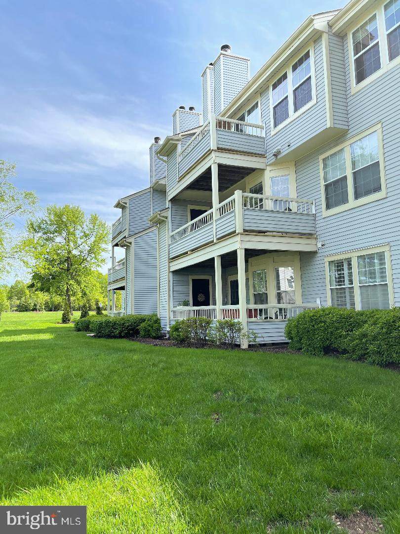 119 Commonwealth Court - Photo 1