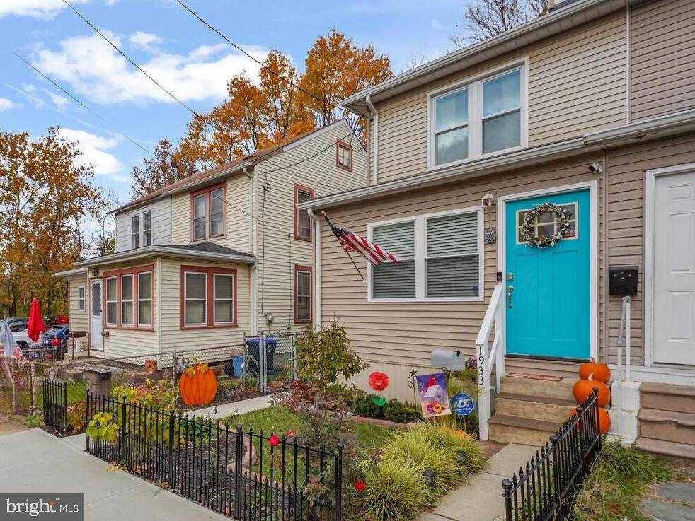 1933 Huddell Avenue - Photo 1