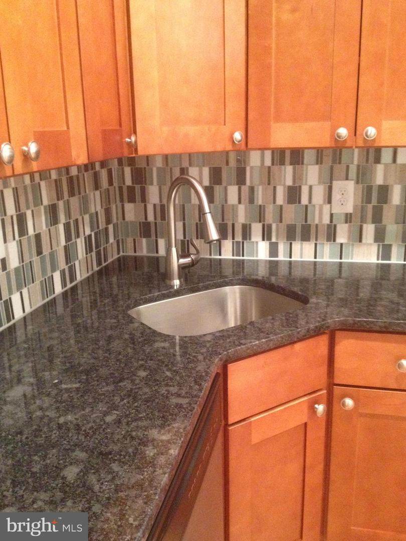 415 41ST Street - Photo 1