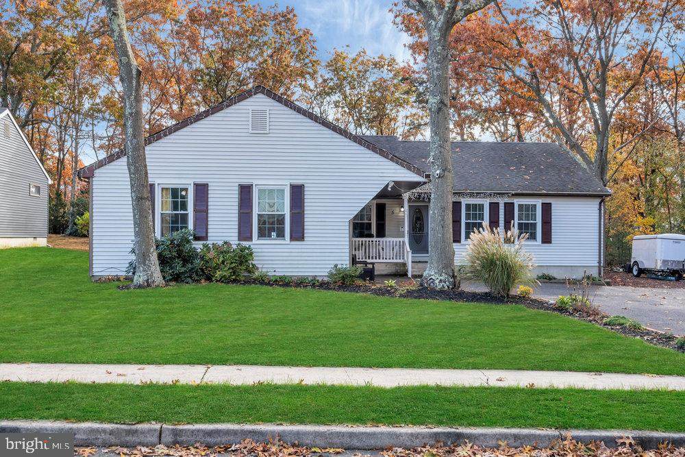 5 Lawrence Avenue - Photo 1