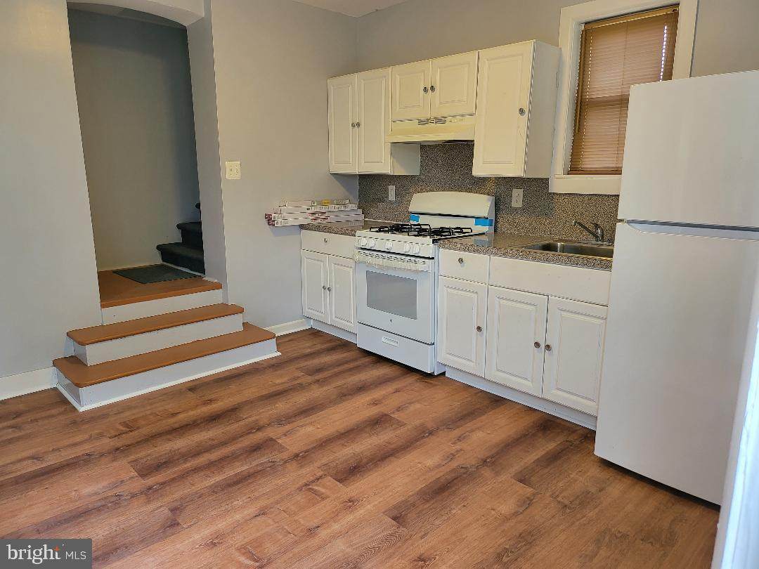 2940 Waldorf Avenue - Photo 1
