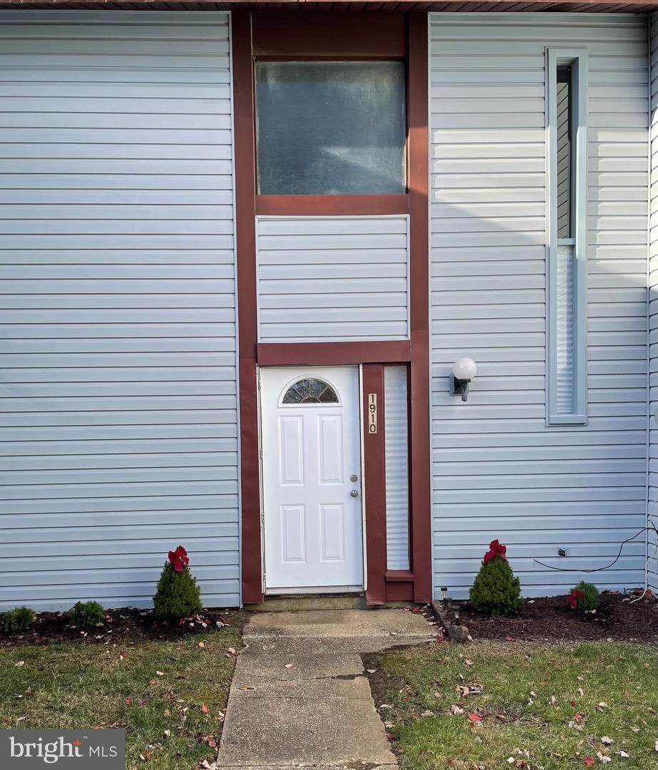 1910 Seven Oaks Terrace - Photo 1