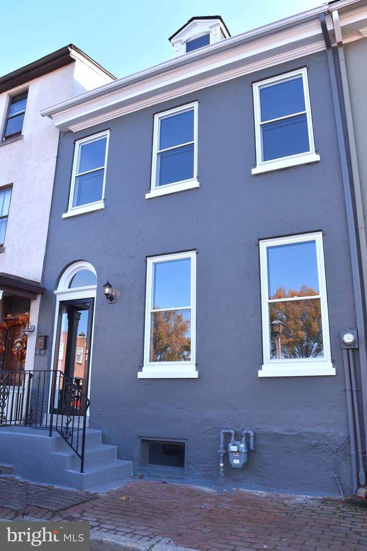 10 Pearl Street - Photo 1