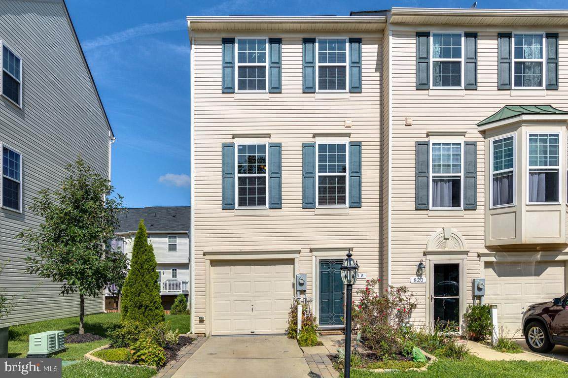 818 Croggan Crescent - Photo 1