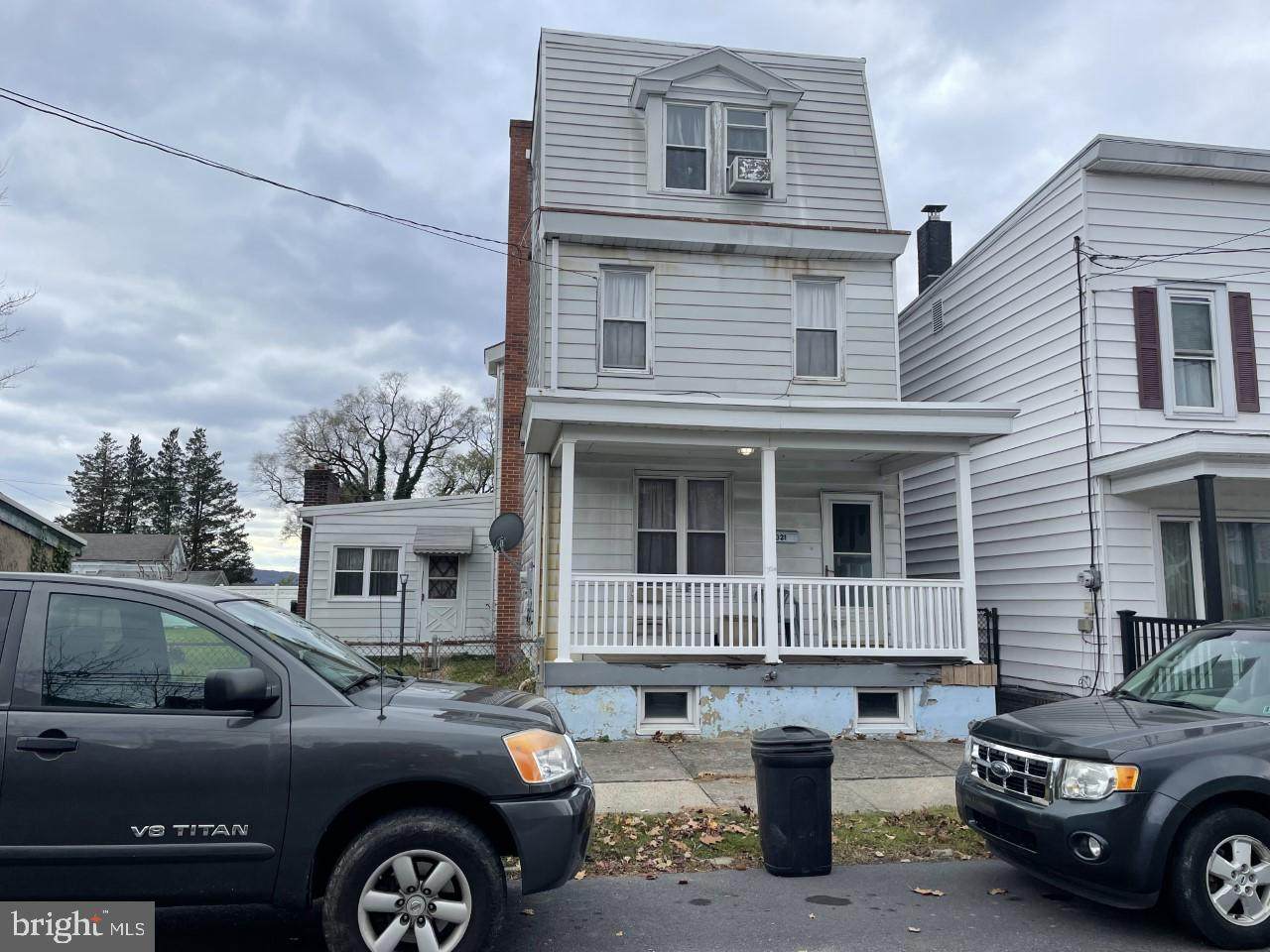 321 18TH Street - Photo 1