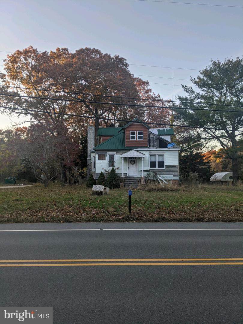 637 6TH Avenue - Photo 1