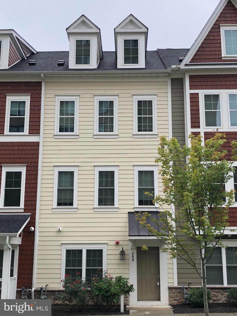 206 Pennsylvania Avenue - Photo 1
