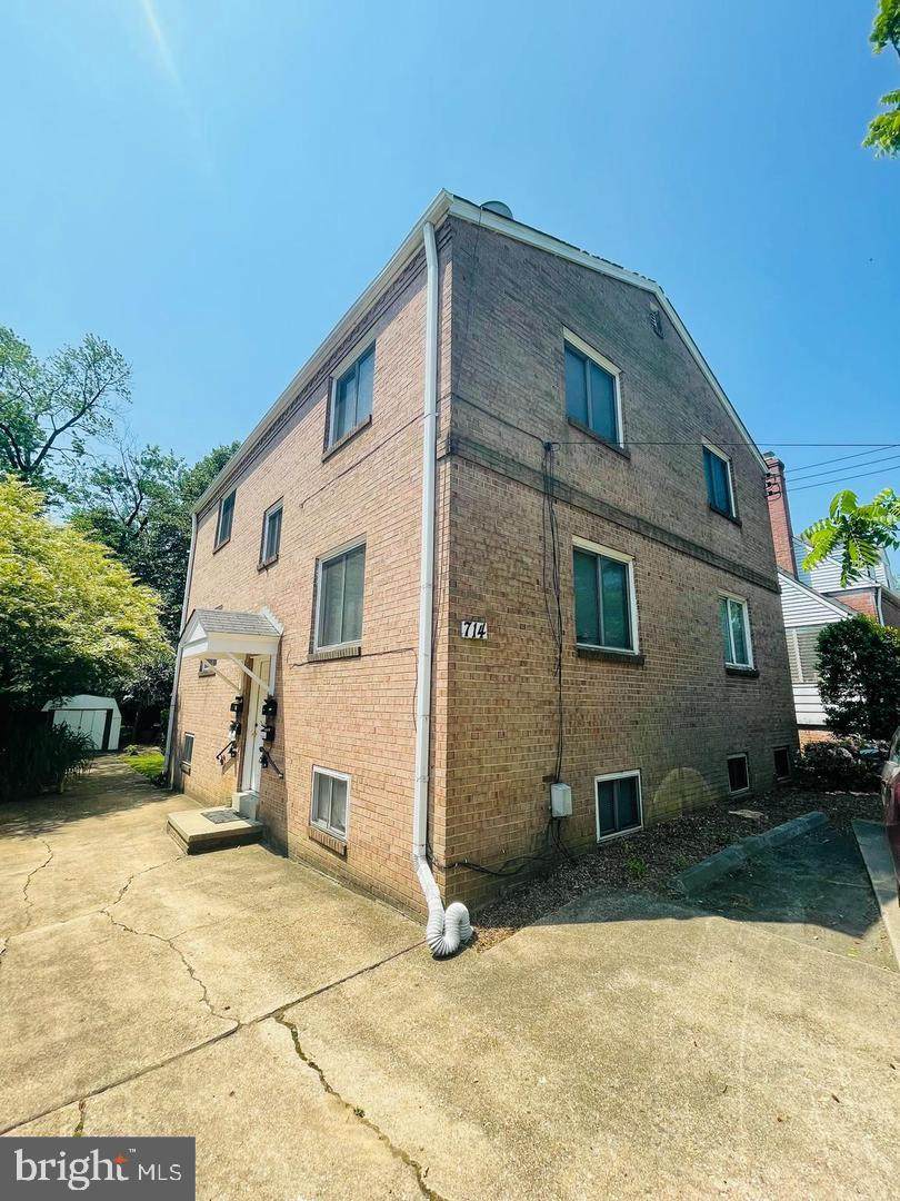 714 20TH Street - Photo 1