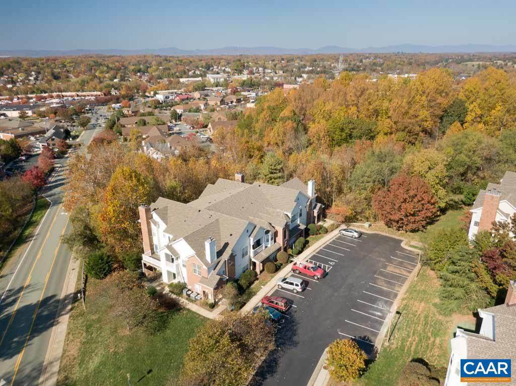 1035 Weybridge Ct - Photo 1