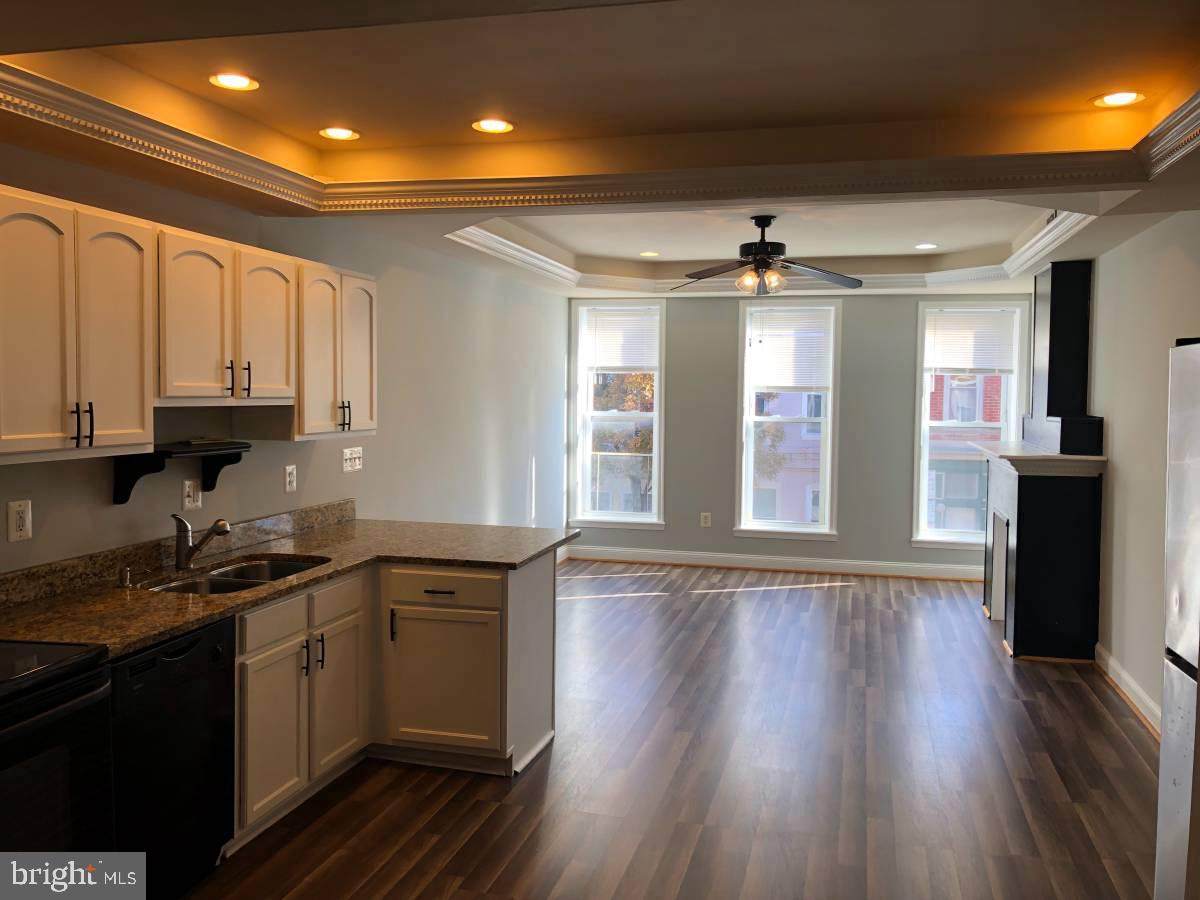 1538 Light Street - Photo 1