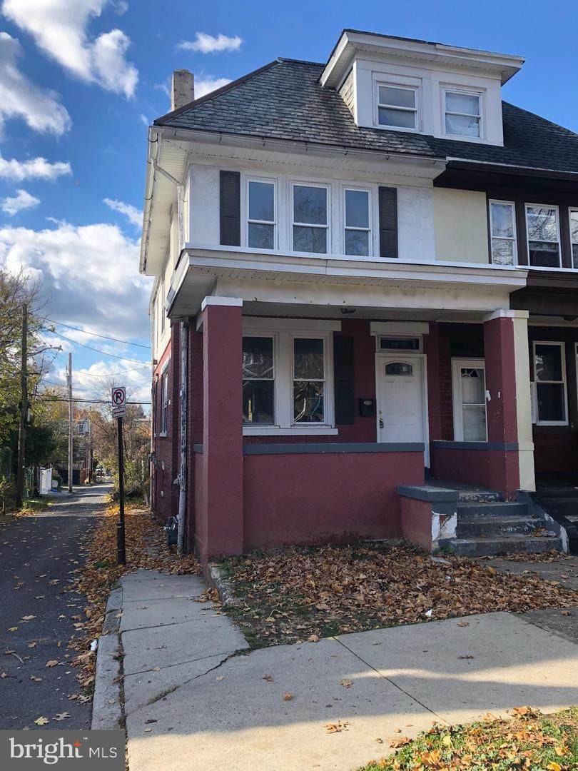 712 18TH Street - Photo 1