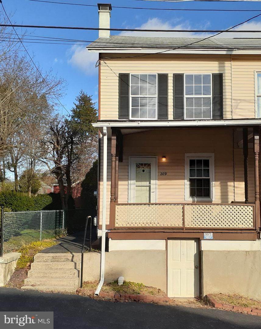 209 2ND Street - Photo 1