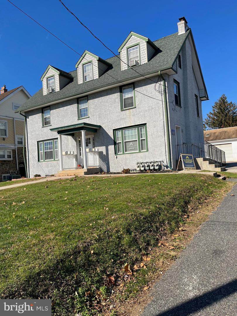 108 Chester Pike - Photo 1