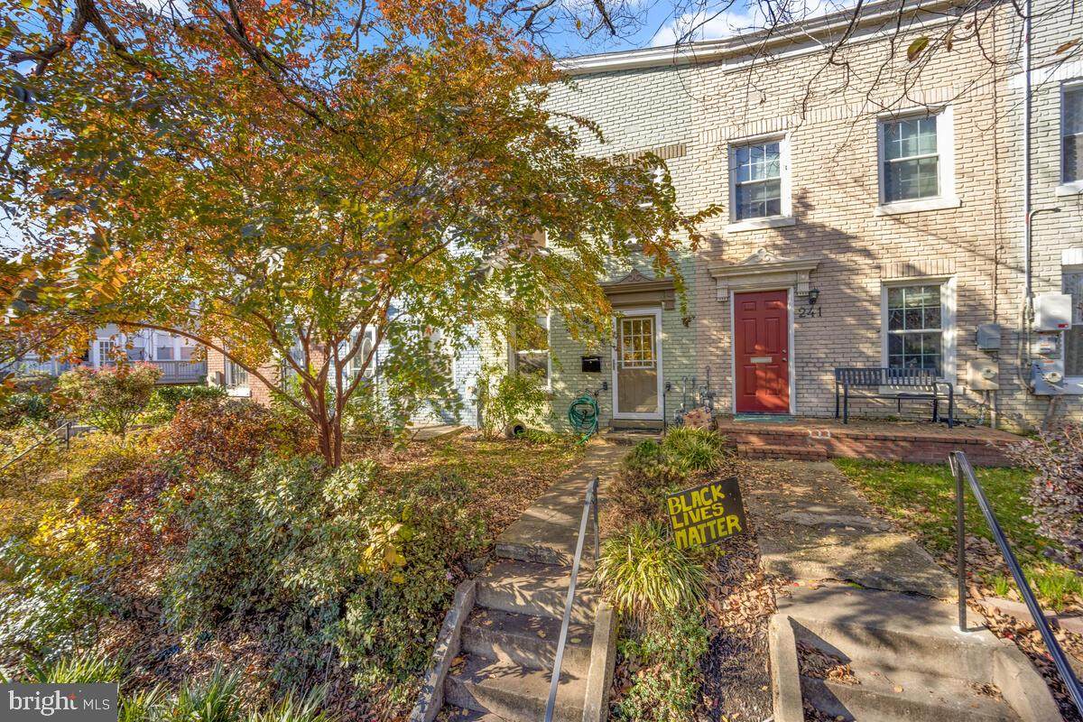 243 17TH Street - Photo 1