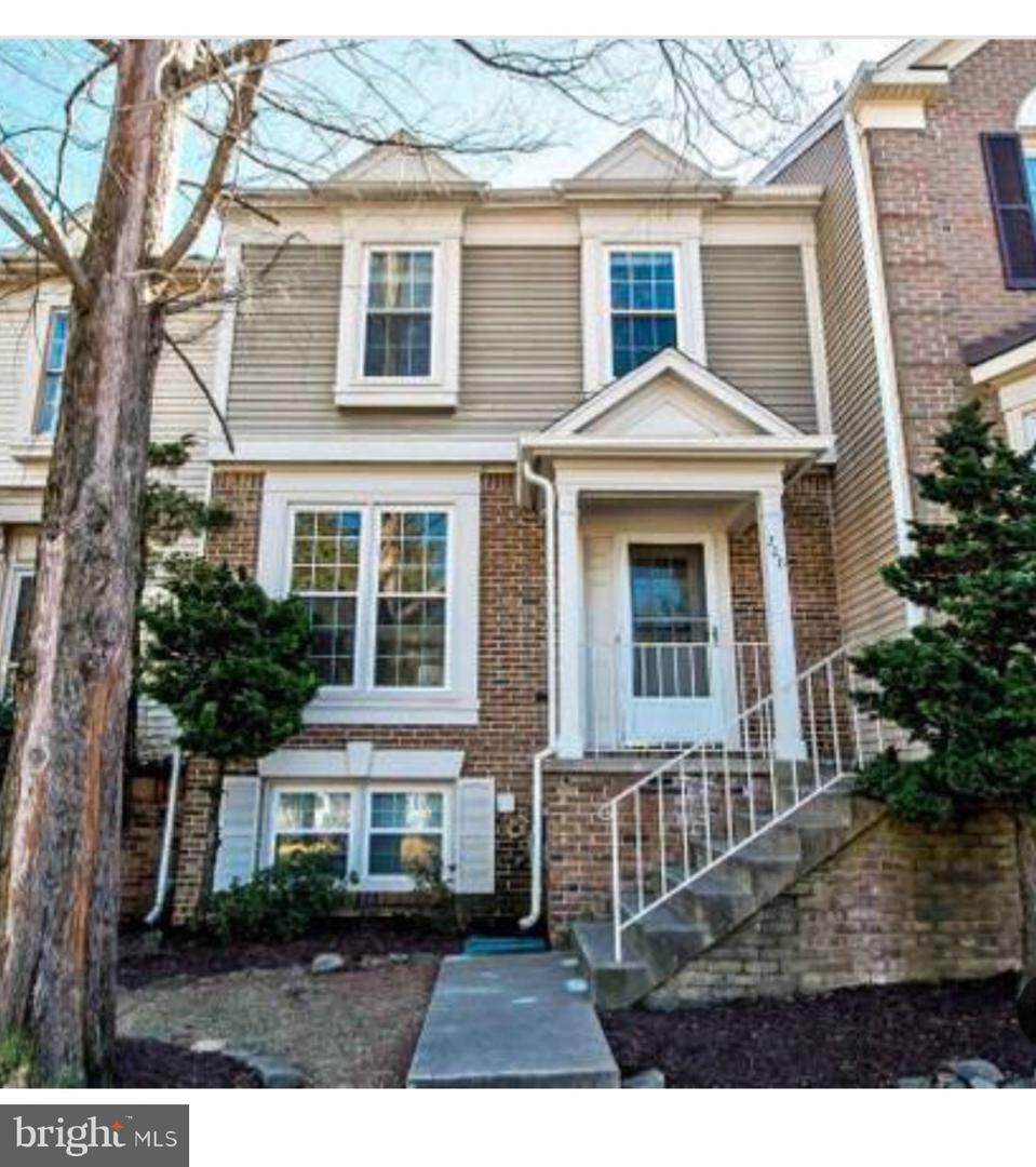 208 Falkirk Court - Photo 1