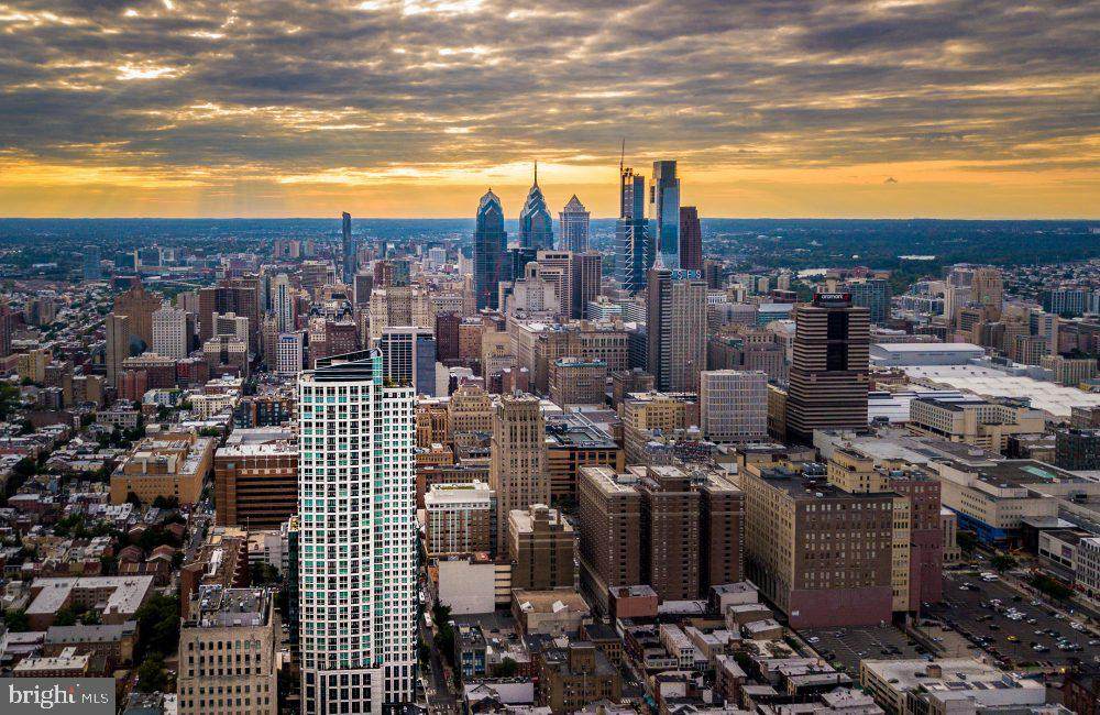 200 Washington Square - Photo 1