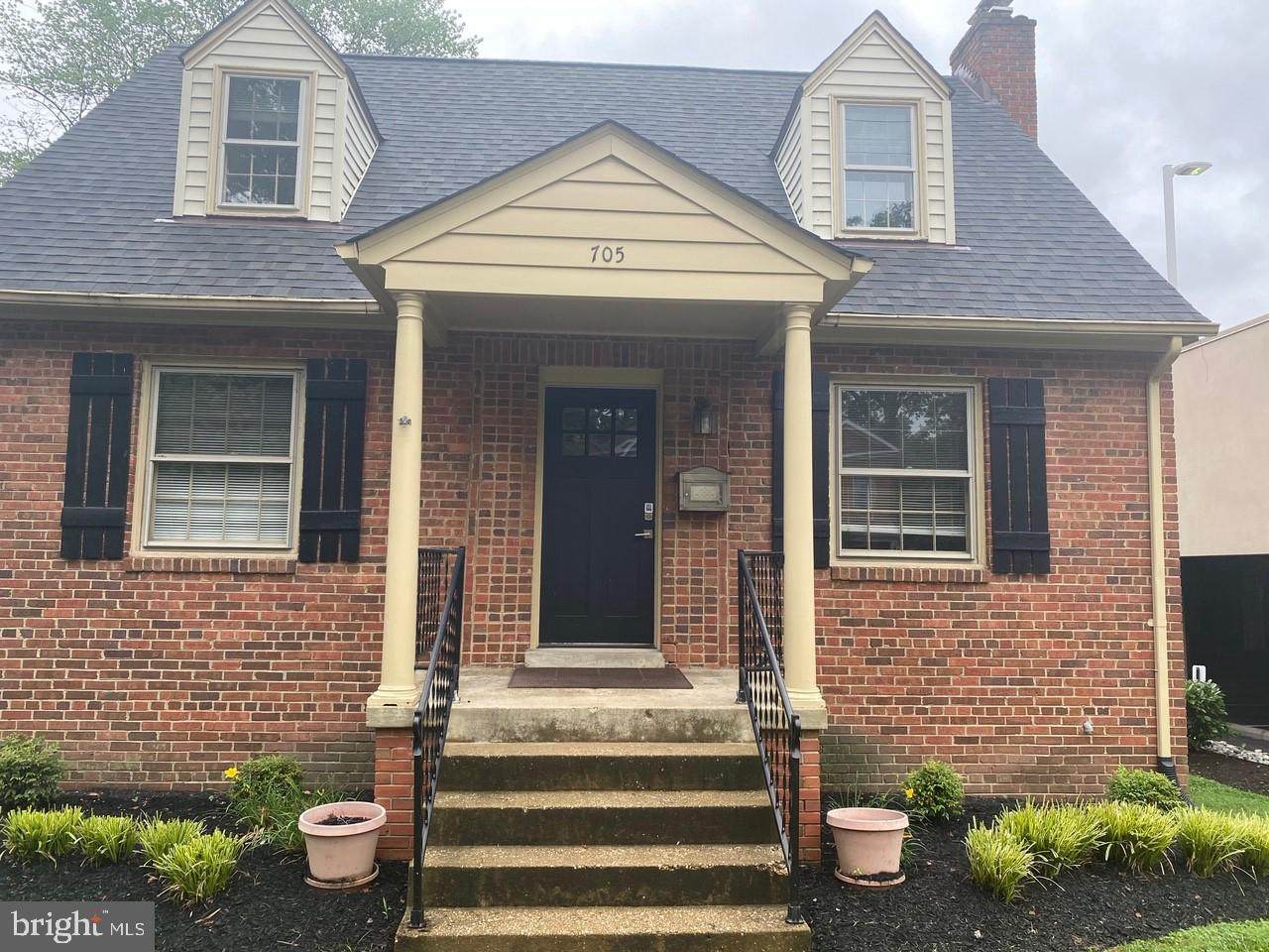 705 Park Avenue - Photo 1