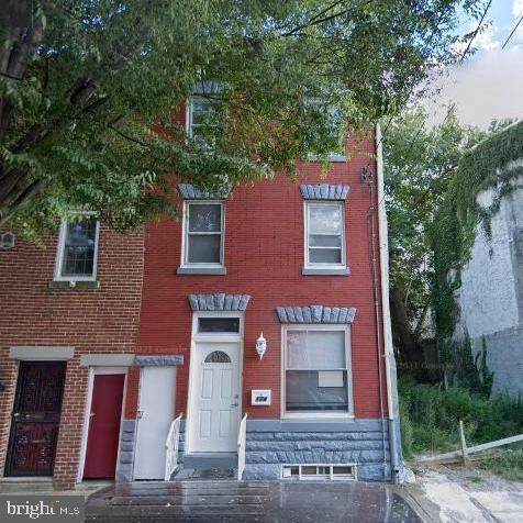 174 Master Street - Photo 1