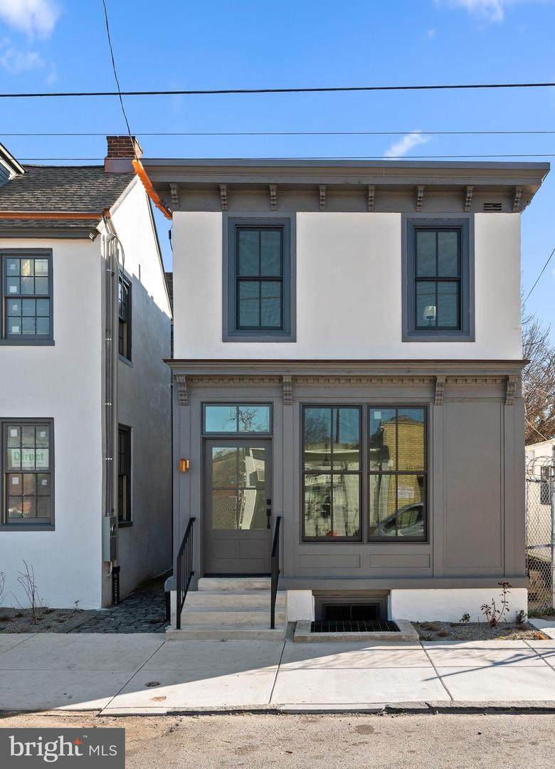 64 Queen Lane - Photo 1