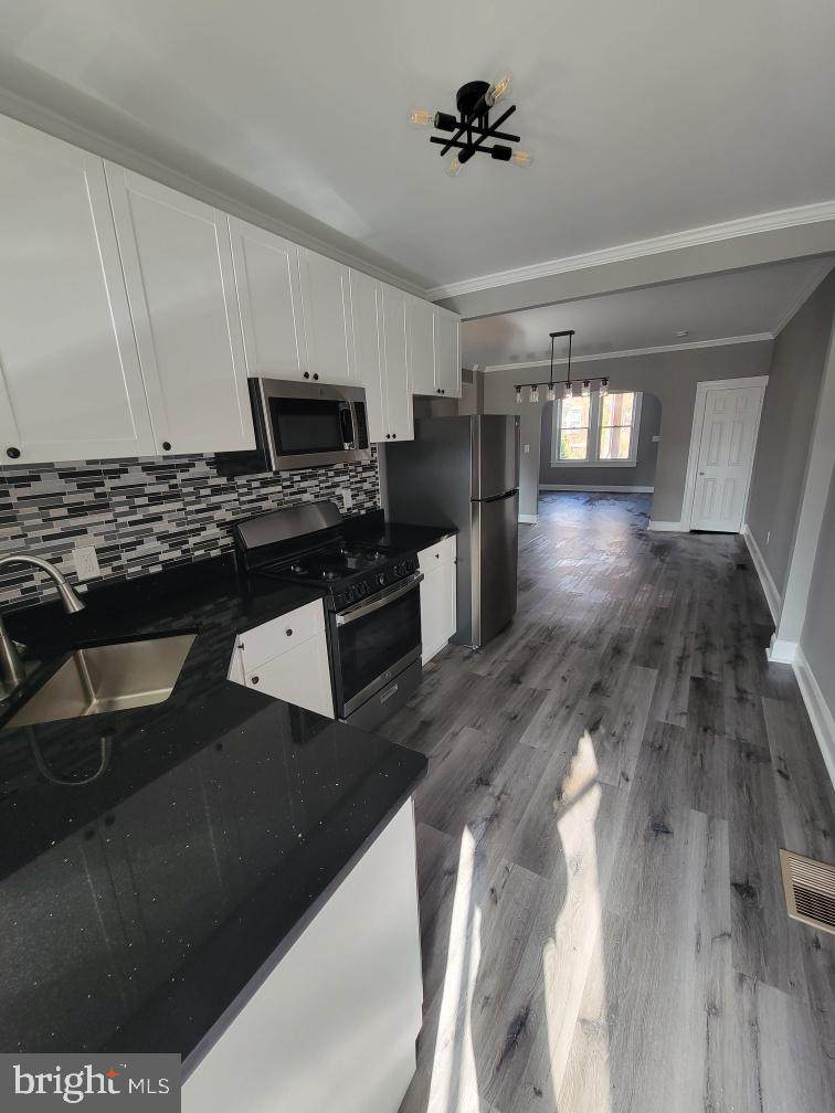 2823 Mayfield Avenue - Photo 1