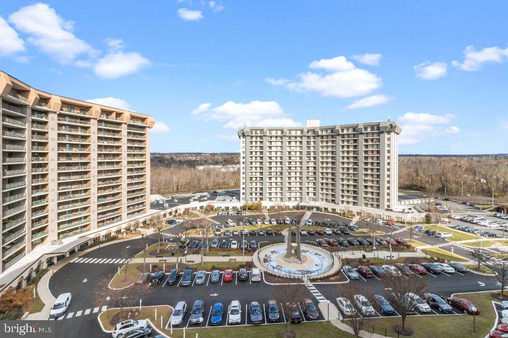 10917 Valley Forge Circle - Photo 1