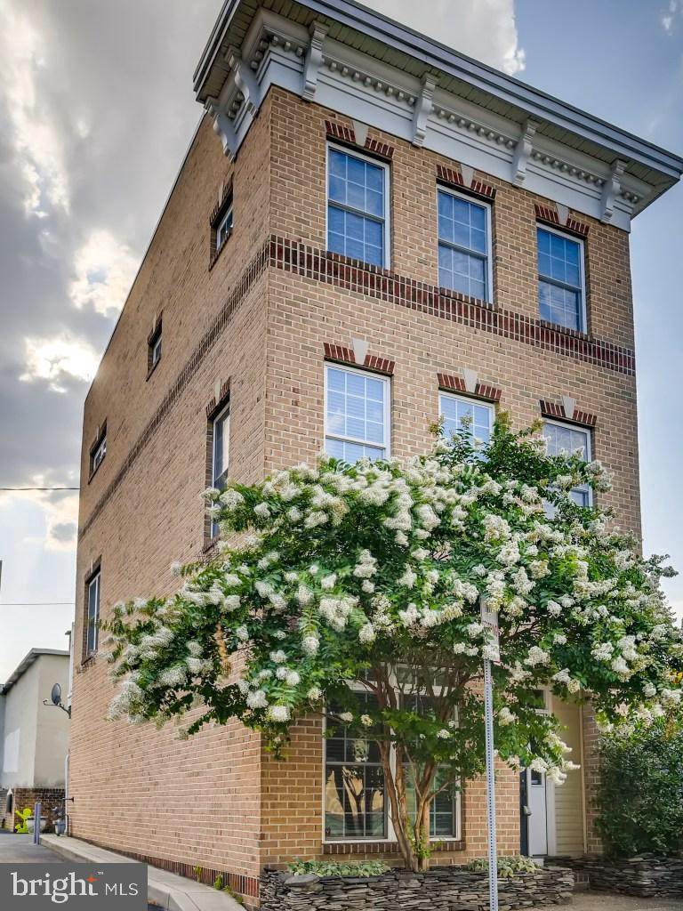604 Glover Street - Photo 1