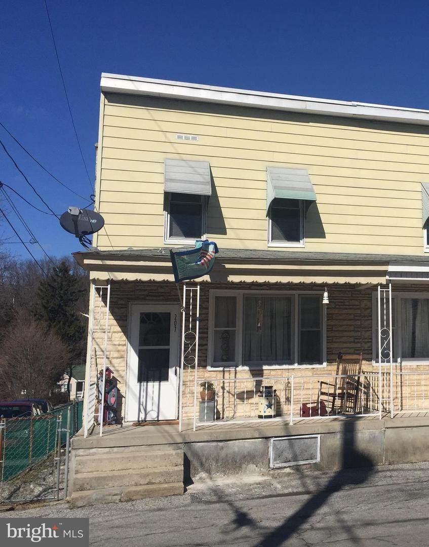 207 Oak Street - Photo 1