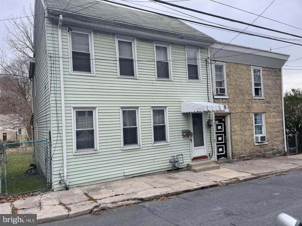 710 W Norwegian Street - Photo 1