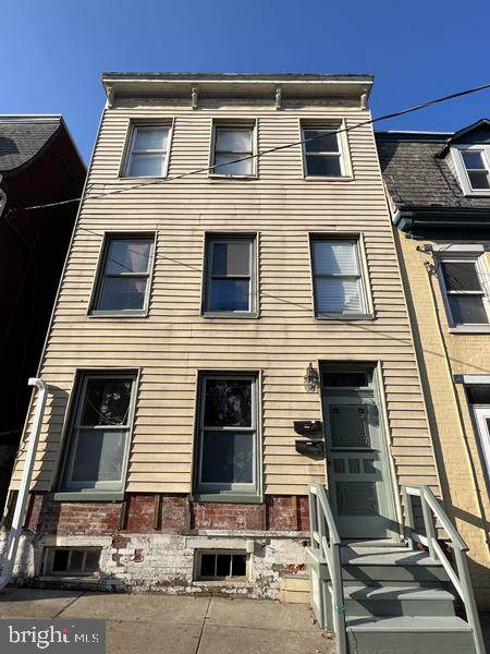 138 Queen Street - Photo 1