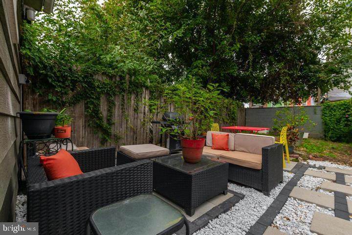 2073 Somerset Street - Photo 1