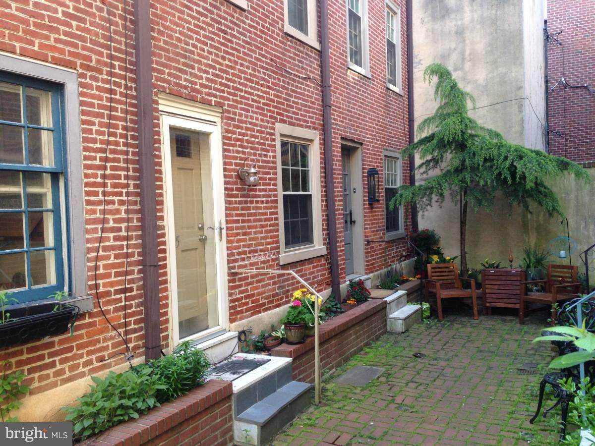 228-30 Catharine Street - Photo 1