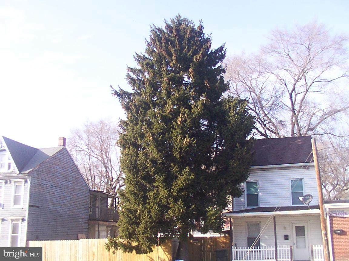 1724 Walnut Street - Photo 1