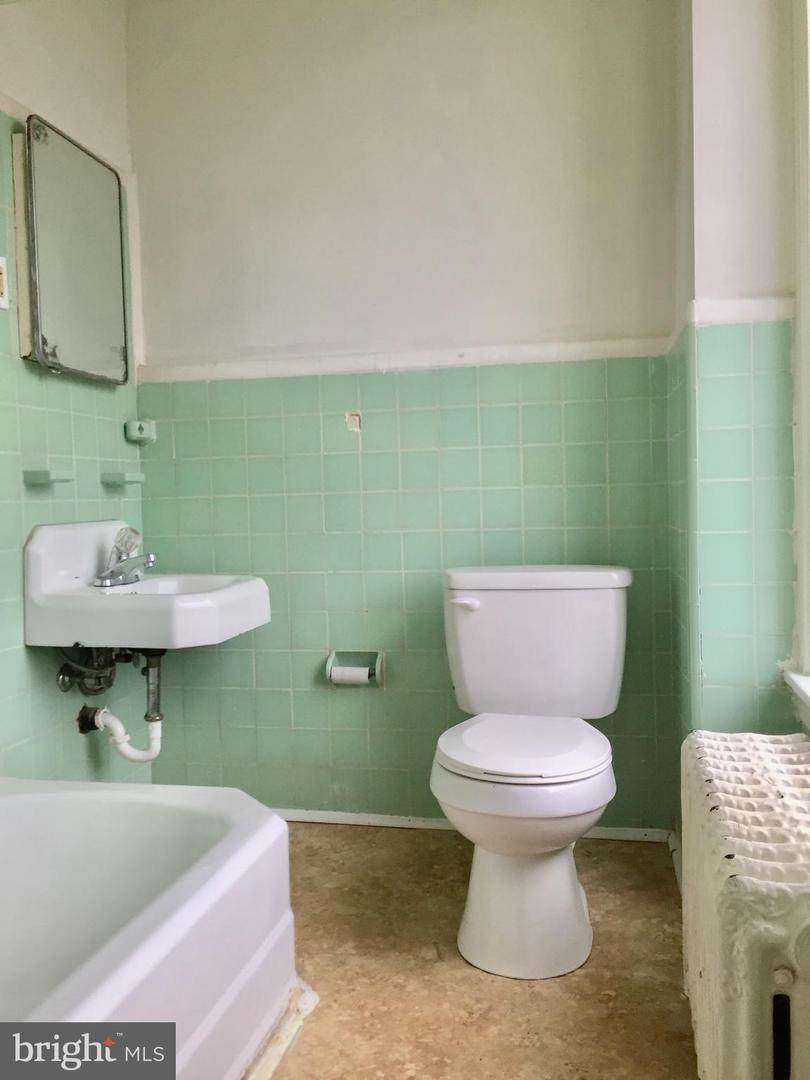 238 5TH Street - Photo 1